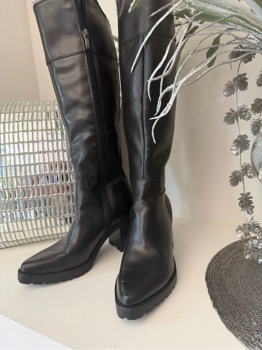 Franco Sarto or side